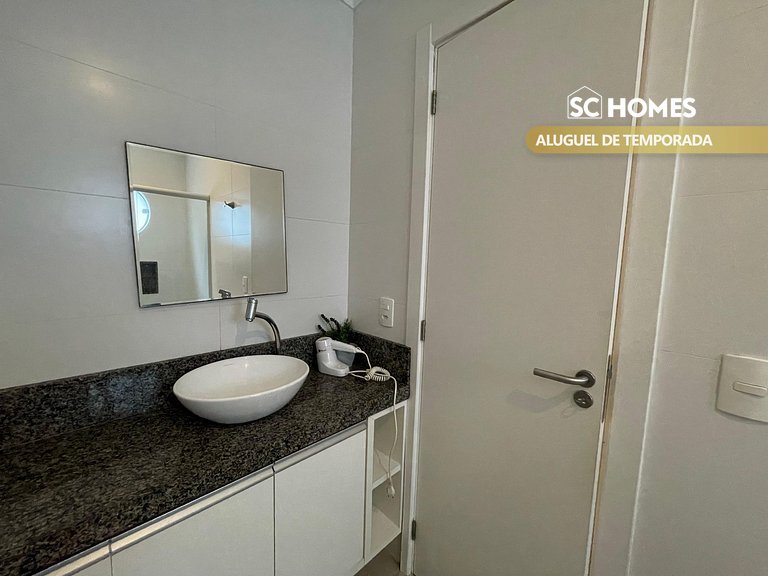 Apartamento com piscina e vista para montanha