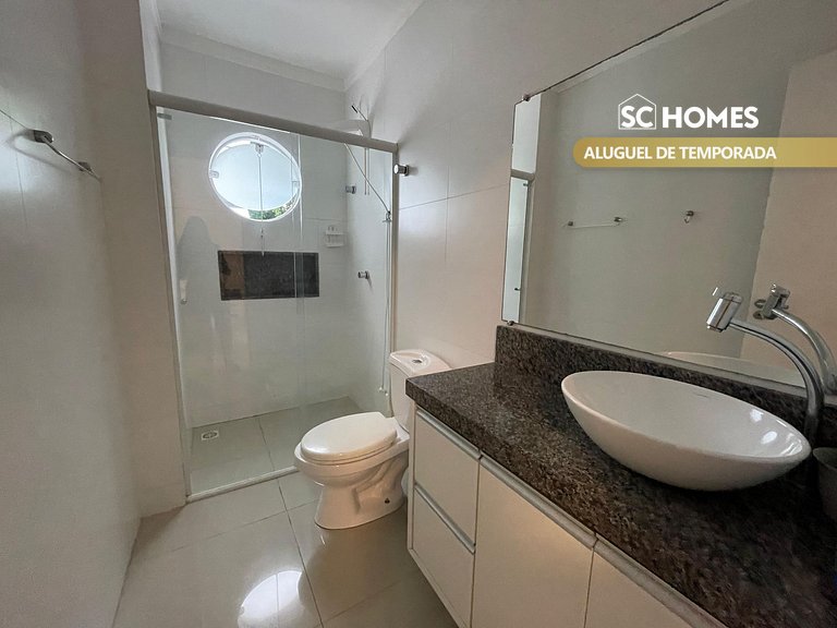 Apartamento com piscina e vista para montanha