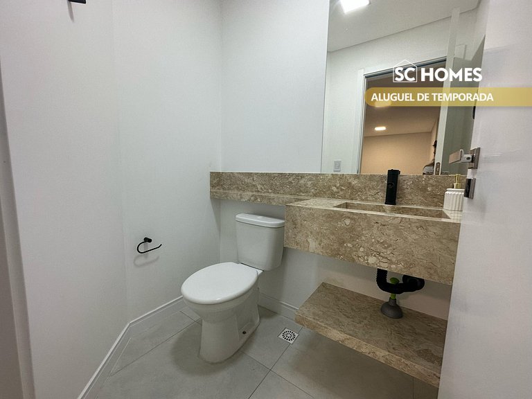 Apto 2 suites a poucos passos da av. principal.
