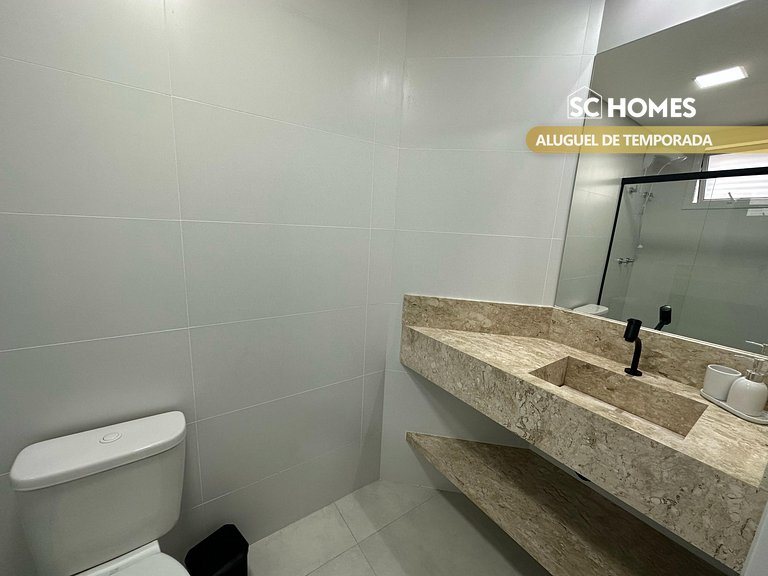 Apto 2 suites a poucos passos da av. principal.