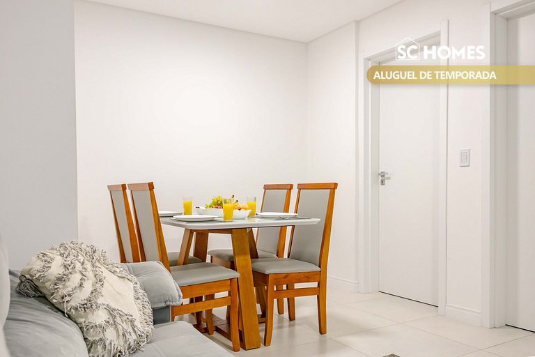 Apto 2 suites a poucos passos da av. principal.