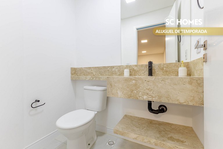 Apto 2 suites a poucos passos da av. principal.