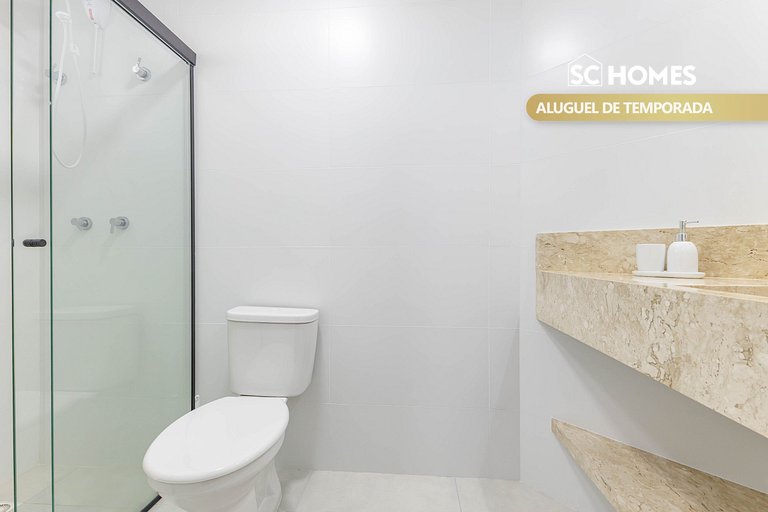 Apto 2 suites a poucos passos da av. principal.