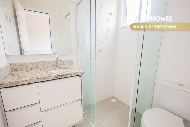 Apto c/ ar e churrasqueira, 350m da Praia Mariscal