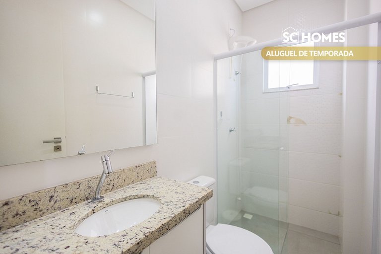 Apto c/ ar e churrasqueira, 350m da Praia Mariscal