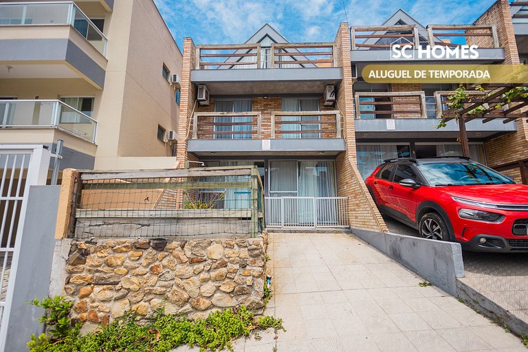 Sobrado no Centro de Bombinhas a 350m do mar