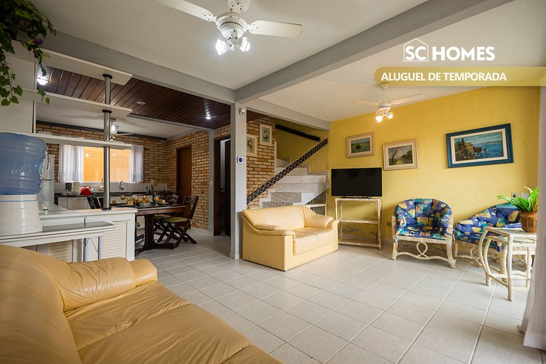 Sobrado no Centro de Bombinhas a 350m do mar