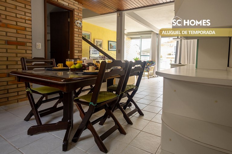 Sobrado no Centro de Bombinhas a 350m do mar