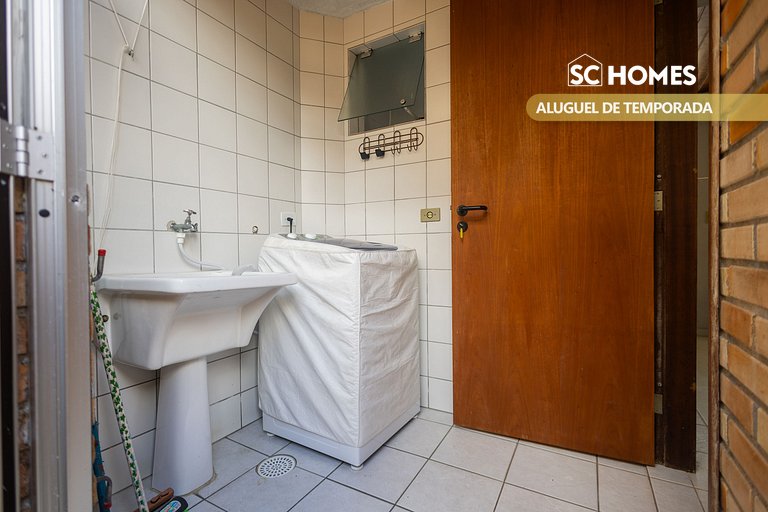 Sobrado no Centro de Bombinhas a 350m do mar