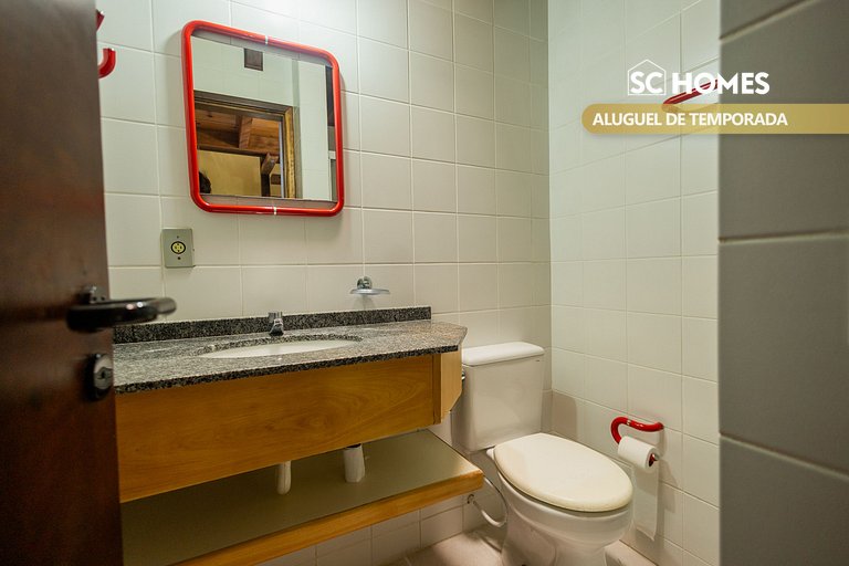 Sobrado no Centro de Bombinhas a 350m do mar