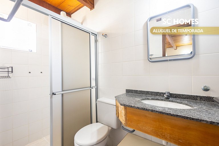 Sobrado no Centro de Bombinhas a 350m do mar