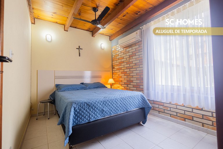 Sobrado no Centro de Bombinhas a 350m do mar