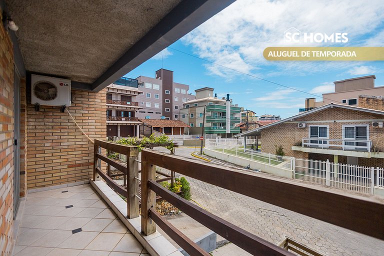 Sobrado no Centro de Bombinhas a 350m do mar