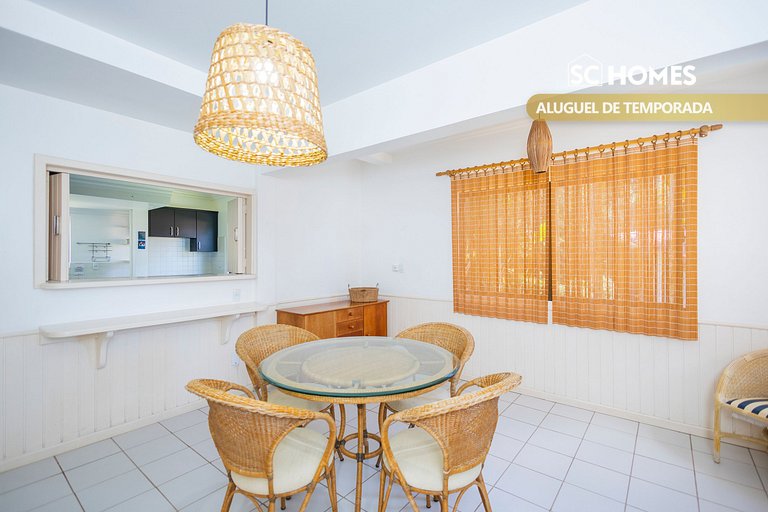 Casa com piscina para até 12 pessoas