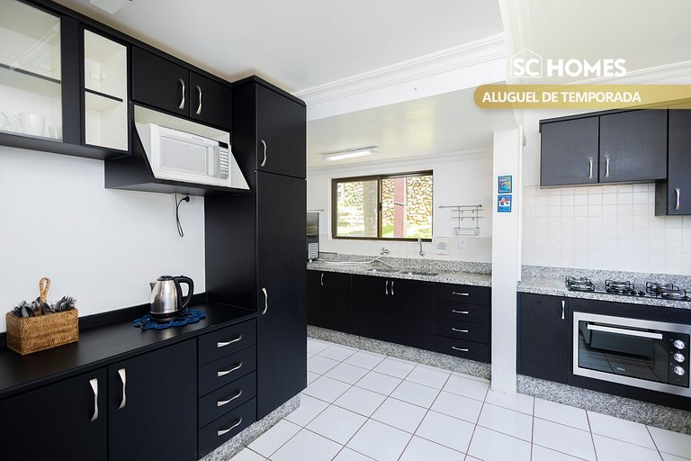 Casa com piscina para até 12 pessoas