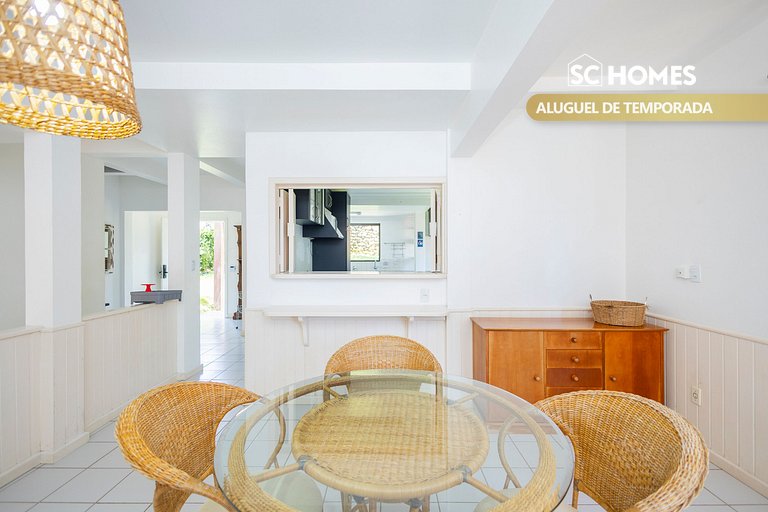 Casa com piscina para até 12 pessoas