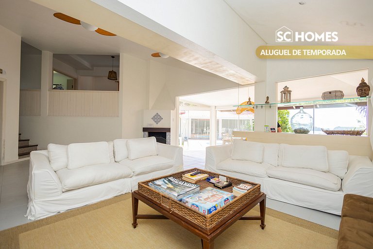 Casa com piscina para até 12 pessoas