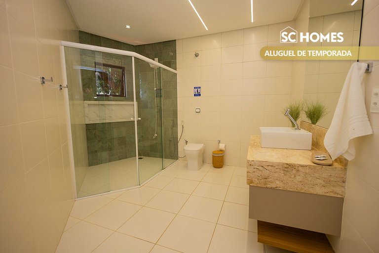 Casa com piscina para até 12 pessoas