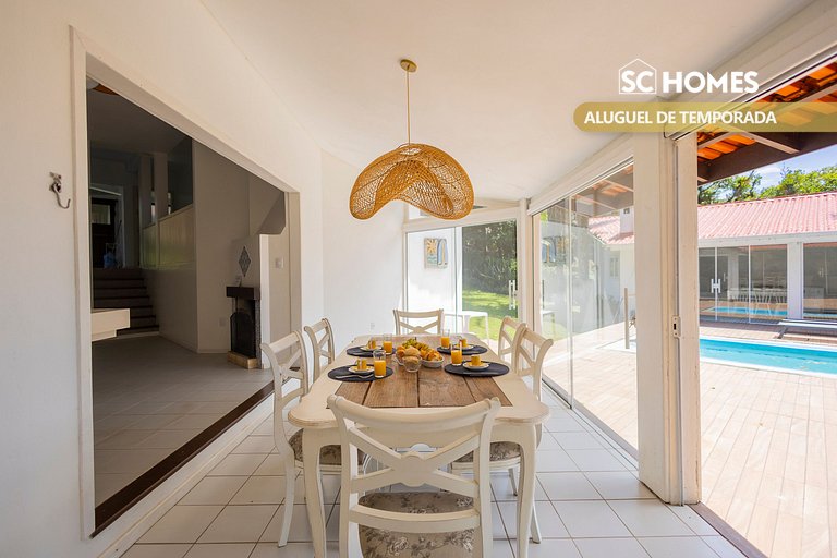 Casa com piscina para até 12 pessoas