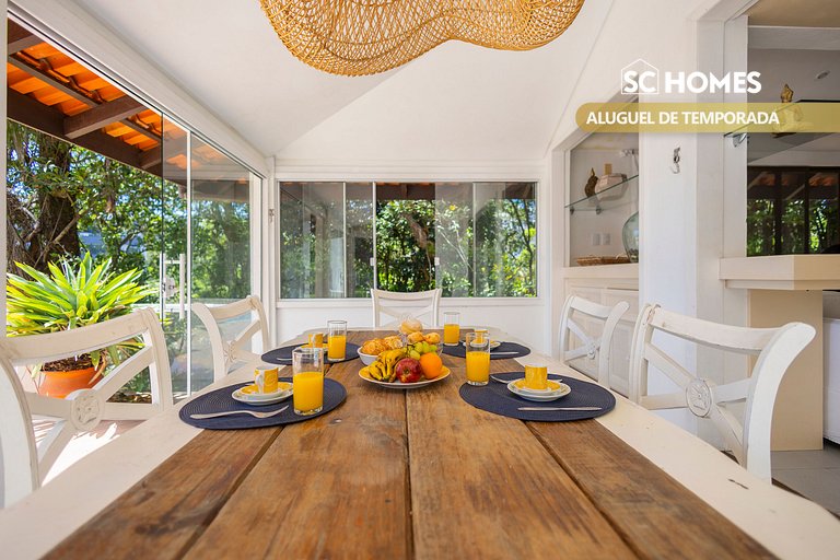 Casa com piscina para até 12 pessoas