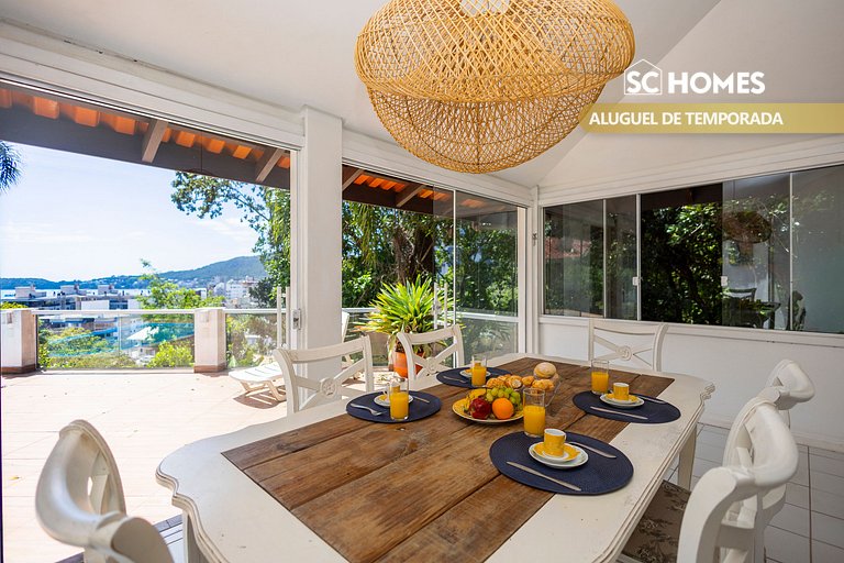 Casa com piscina para até 12 pessoas