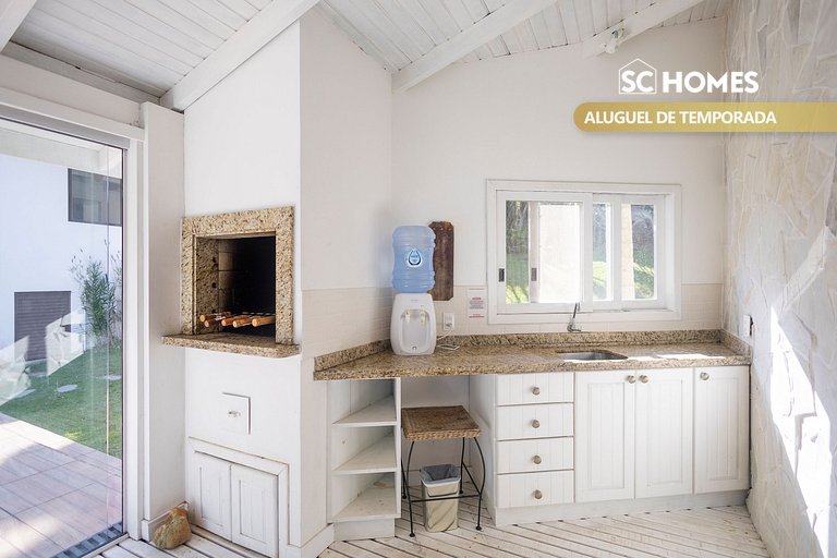 Casa com piscina para até 12 pessoas