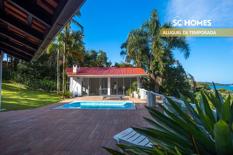 Casa com piscina para até 12 pessoas