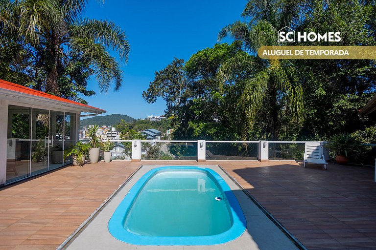 Casa com piscina para até 12 pessoas