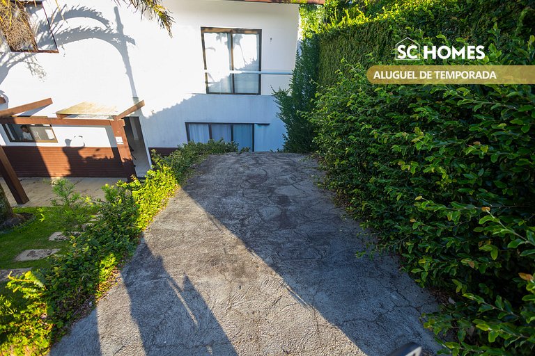 Casa com piscina para até 12 pessoas