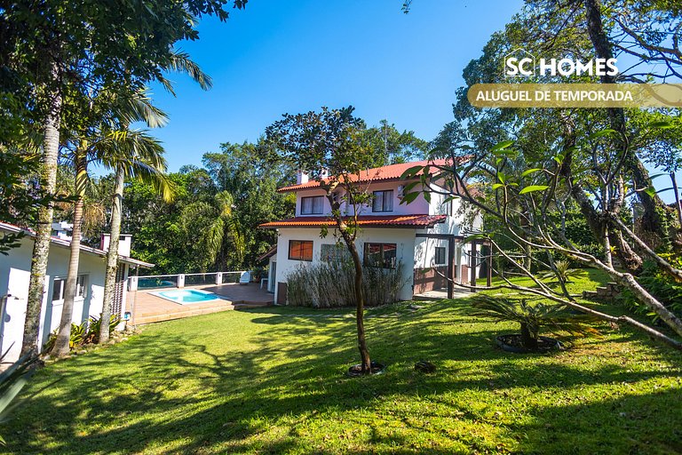 Casa com piscina para até 12 pessoas