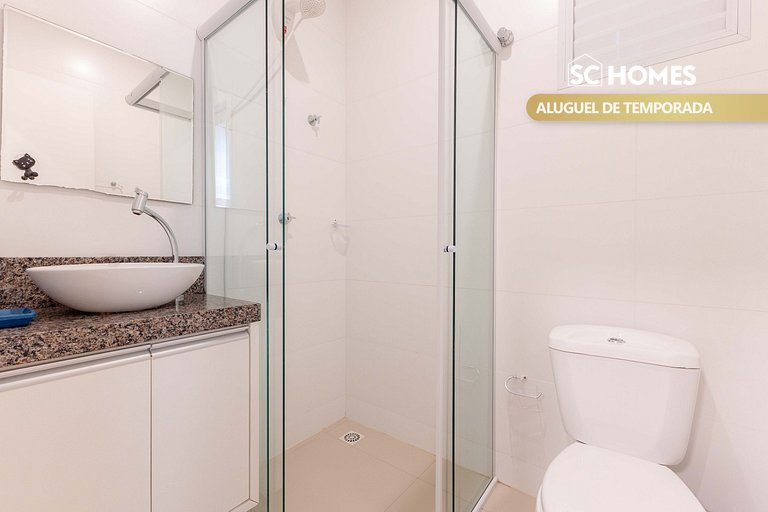 Apartamento com piscina e vista para montanha
